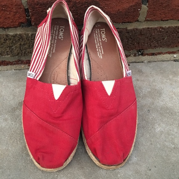 ☆Women’s TOMS Size 8 ☆ - Picture 2 of 3